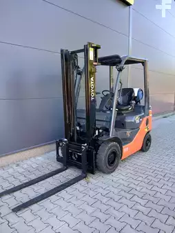 Carrelli elevatori GPL 2021  Toyota 02-8FGF15 (4)