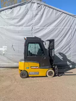 Elektryczne 4-kołowe 2014  CAT Lift Trucks EP16 (1)