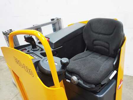 Vysokozdvižný vozík se sedadlem pro řidiče 2018  Jungheinrich ESD 220 (9)