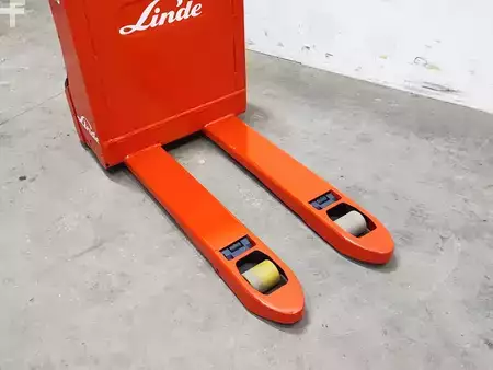 Porta-paletes elétrico 2017  Linde T16 (8)