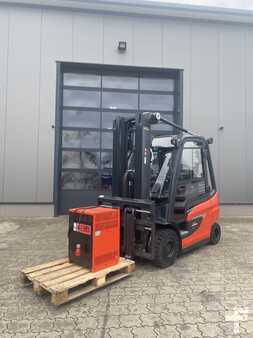 Elektro čtyřkolový VZV - Linde E30 BR 1252 (2)