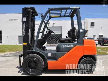 Propane Forklifts 2010  Toyota 8FGU25 (1)