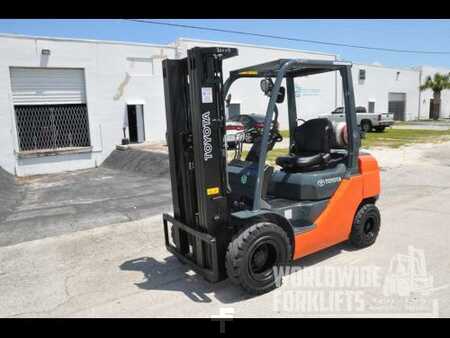 Propane Forklifts 2010  Toyota 8FGU25 (11)