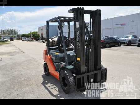 Propane Forklifts 2010  Toyota 8FGU25 (16)
