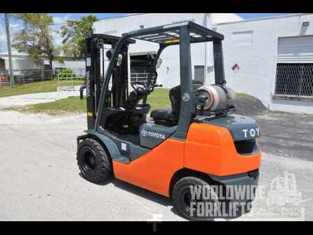 Propane Forklifts 2010  Toyota 8FGU25 (3)