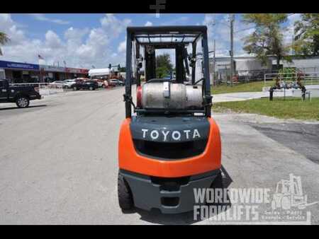 Propane Forklifts 2010  Toyota 8FGU25 (4)