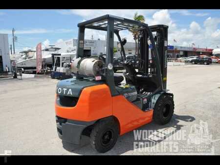 Propane Forklifts 2010  Toyota 8FGU25 (5)