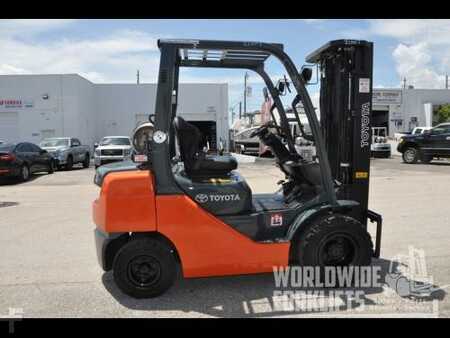 Propane Forklifts 2010  Toyota 8FGU25 (6)