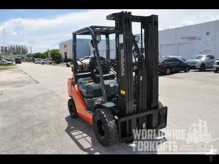 Propane Forklifts 2010  Toyota 8FGU25 (7)