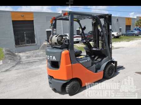 Carretilla elevadora GLP 2011  Toyota 8FGCU20 (10)