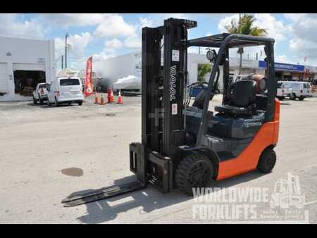 Carretilla elevadora GLP 2011  Toyota 8FGCU20 (5)