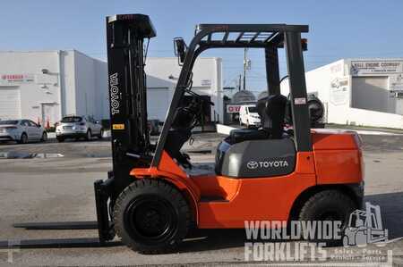 LPG Forklifts - Toyota 7FGU30 (6)