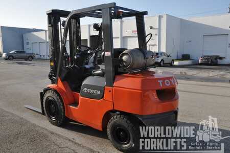 LPG Forklifts  Toyota 7FGU30 (7) 