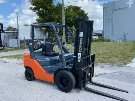 Propane Forklifts 2013  Toyota 8FGU25 (4)