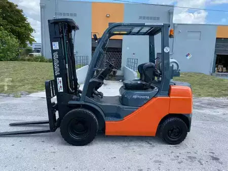 Propane Forklifts 2013  Toyota 8FGU25 (6)