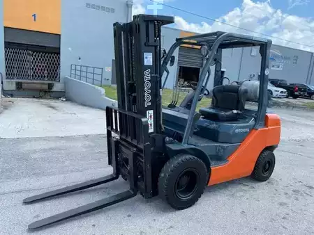 Propane Forklifts 2013  Toyota 8FGU25 (7)