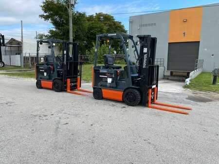 Montacargas diésel 2015  Toyota 8FBCU25 (16)