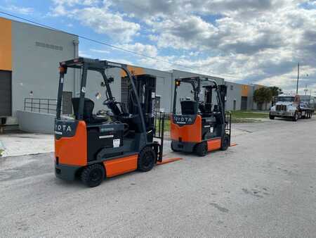 Montacargas diésel 2015  Toyota 8FBCU25 (3)