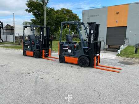 Montacargas diésel 2015  Toyota 8FBCU25 (5)