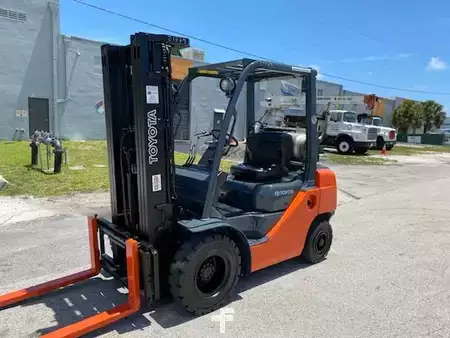 Propane Forklifts - Toyota 8FGU25 (2)