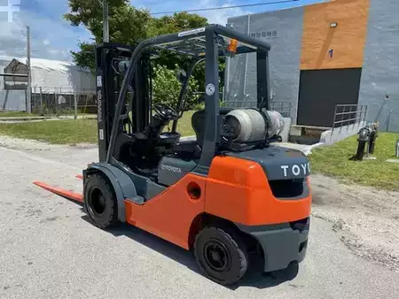 Propane Forklifts - Toyota 8FGU25 (3)