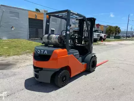 Propane Forklifts - Toyota 8FGU25 (4)