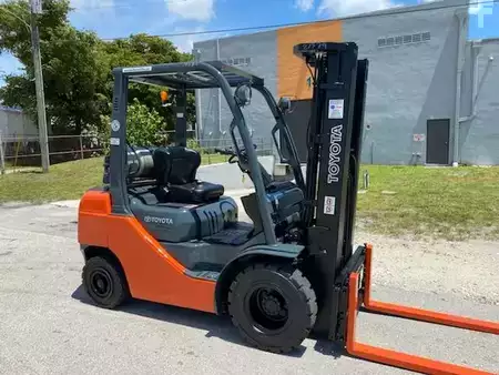 Propane Forklifts - Toyota 8FGU25 (6)