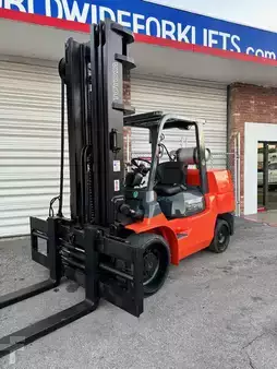 Propane Forklifts - Toyota 7FGCU55 (2)