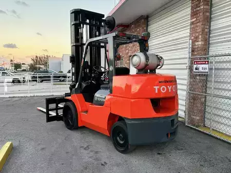 Propane Forklifts - Toyota 7FGCU55 (3)
