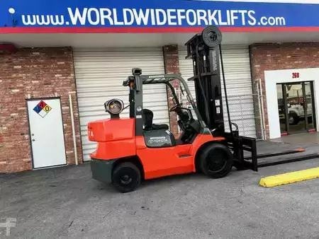 Propane Forklifts - Toyota 7FGCU55 (5)