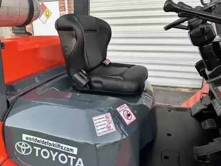 Propane Forklifts - Toyota 7FGCU55 (9)
