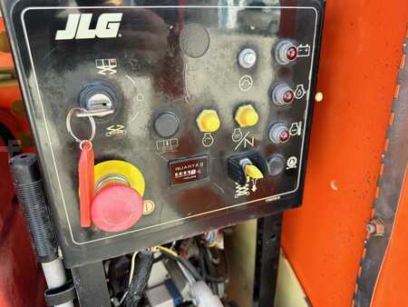 Carretilla elevadora diésel 2015  JLG 260MRT (13)