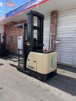 Horizontal order picker - Crown SP3220-30 (12)