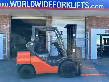 Propane Forklifts - Toyota 8FGU30 (5)