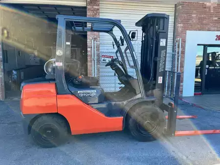 Propane Forklifts - Toyota 8FGU30 (6)