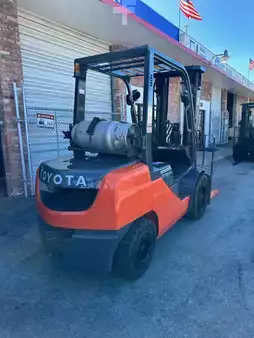 Propane Forklifts - Toyota 8FGU30 (7)