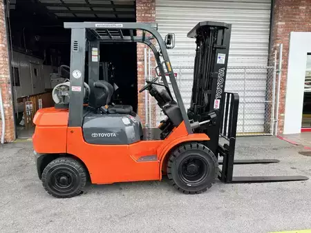 Montacargas GLP - Toyota 7FGU25 FSV (2)