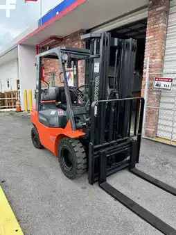 Montacargas GLP - Toyota 7FGU25 FSV (4)