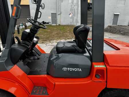 Diesel Forklifts - Toyota 7FDU35 DD (16)