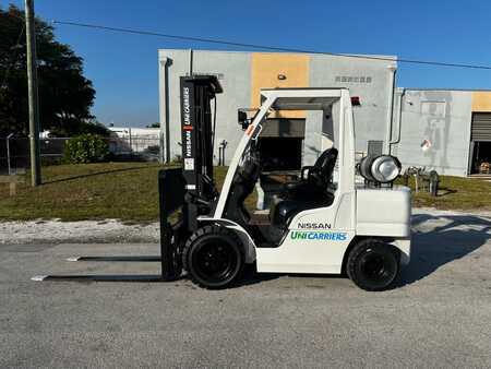 Propane Forklifts - Nissan PF70LPG  MUG1F35LV (1)