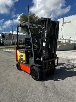 Montacargas diésel - Toyota 8FBCU25 (15)