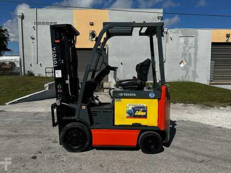Montacargas diésel - Toyota 8FBCU25 (2)