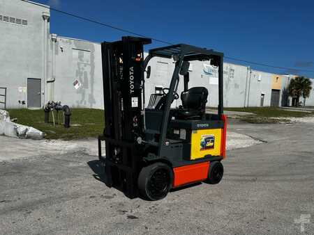 Montacargas diésel - Toyota 8FBCU25 (3)