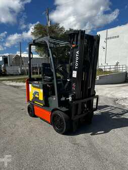 Montacargas diésel - Toyota 8FBCU25 (8)