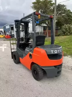 Diesel Forklifts - Toyota 8FDU25 (2)