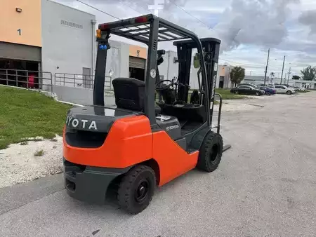 Diesel Forklifts - Toyota 8FDU25 (5)