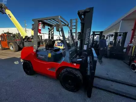 Montacargas diésel - Toyota 7FDU35 (1)