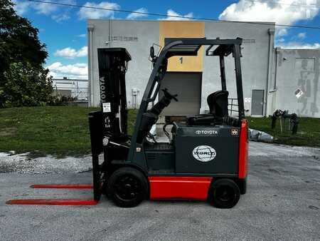 Montacargas diésel - Toyota 8FBCU25 (11)