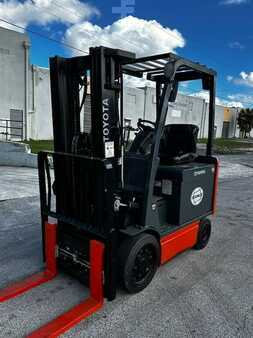 Montacargas diésel - Toyota 8FBCU25 (2)