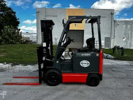 Montacargas diésel - Toyota 8FBCU25 (4)